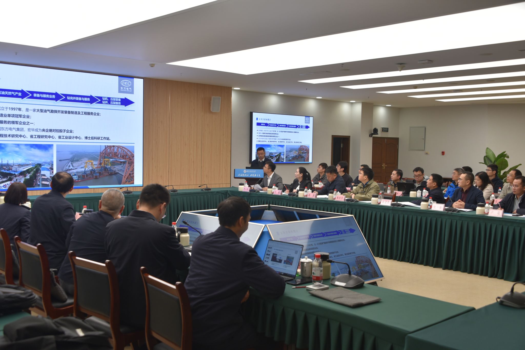 宏華集團(tuán)董事長(zhǎng)王旭來(lái)校訪問(wèn)，共商技術(shù)轉(zhuǎn)讓合作新篇章